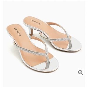 NWT Rhinestone sandal